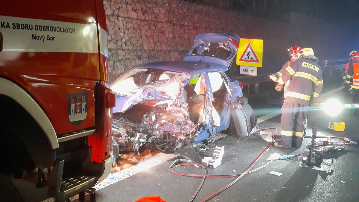 Po čelní srážce na Českolipsku z aut moc nezbylo, zahynula řidička