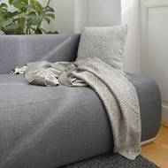 Nádherným designovým prvkem vašeho domova se stane pletený pléd Design plný elegantních vzorů a barev. Měkký splývavý materiál ze 100% bavlny vás pohladí při každém dotyku. Cena 2450 Kč