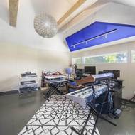 Nahrávací studio vzniklo v bývalé garáži.