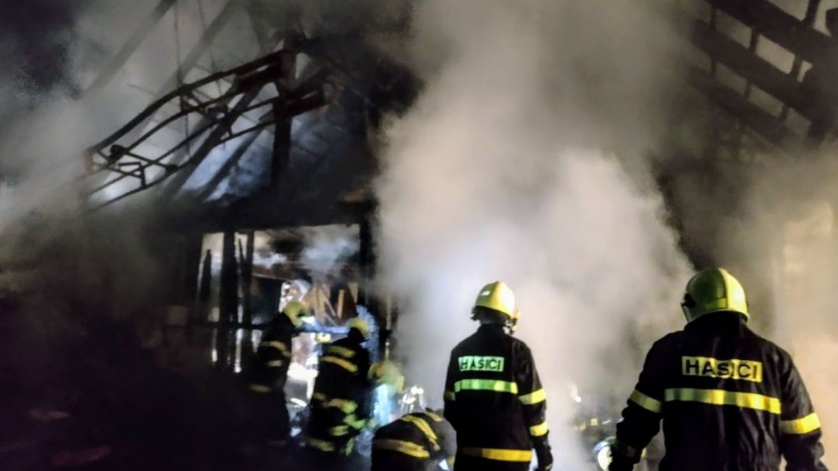 Požár stodoly na Jindřichohradecku nepřežila jehňátka