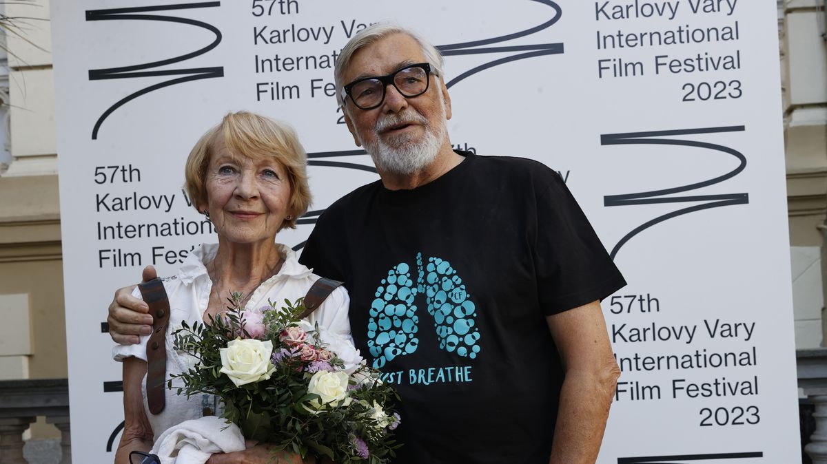 Do Varů dorazila Daniela Kolářová. Přijela si pro cenu prezidenta festivalu