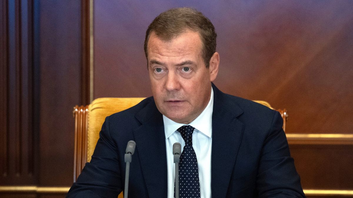 Rusko musí zničit Ukrajinu, jinak Západ zničí Rusko, prohlásil Medveděv