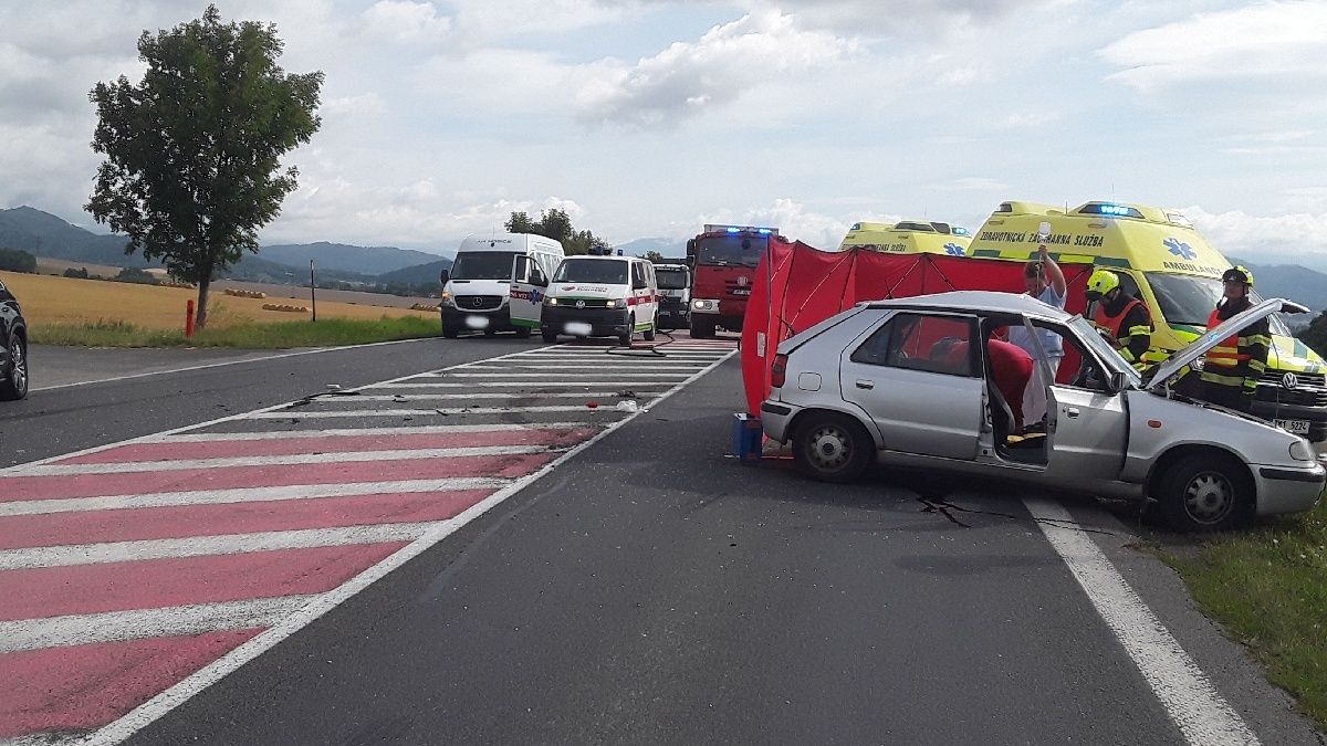 Po srážce aut v kopci na Šumpersku zemřel řidič