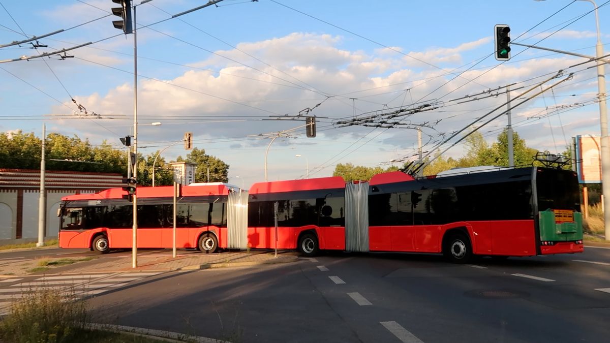Obří trolejbus vyjel v Plzni na zkušenou