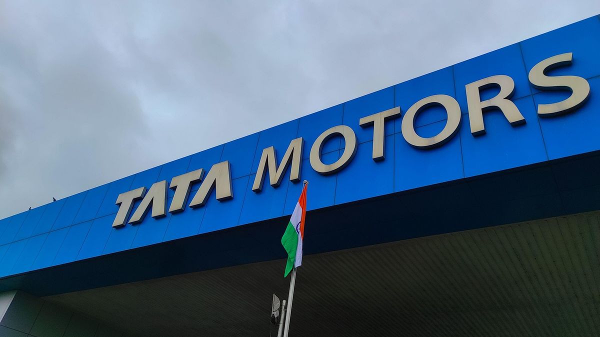 Indická Tata investuje miliardy do továrny na baterie elektromobilů v Británii