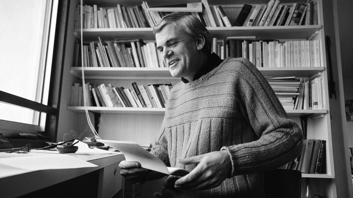 Milan Kundera byl králem protikladů. Esej Štefana Švece