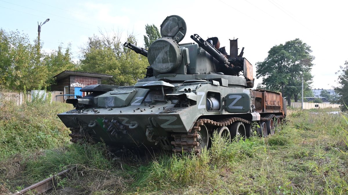 Ruská jednotka ukázala pásová vozidla, která dostala. Ani jedno není bojeschopné