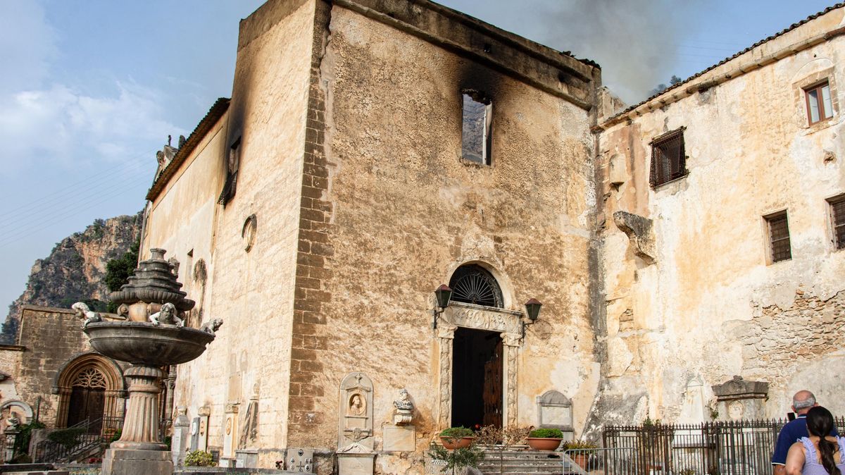 Klášter u Palerma lehl popelem, zachránili jen lebku svatého Benedikta