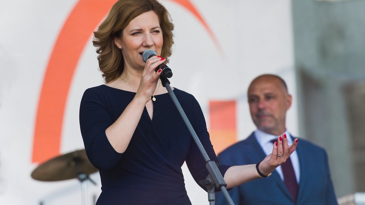 Brněnská primátorka je připravena rezignovat. Neumí vysvětlit fotku s bílým práškem