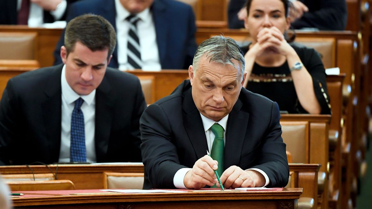 V Maďarsku chystají zákon o národní suverenitě. Umožní trestat subjekty, které za dolary „zrazují zemi“