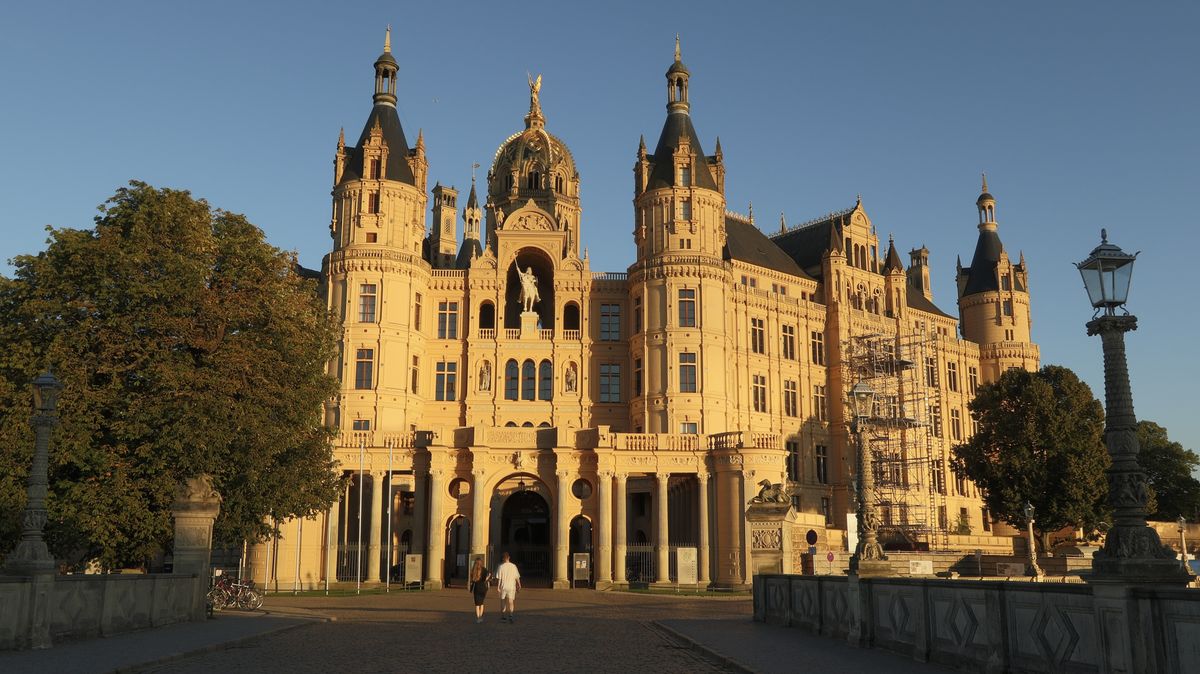 Zámek v německém Schwerinu je domovem poltergeista i zemského parlamentu