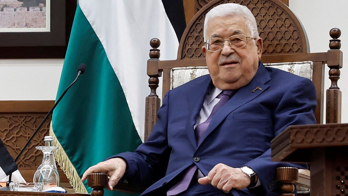 Atentát na kolonu Mahmúda Abbáse. Dostal ultimátum, aby vstoupil do války