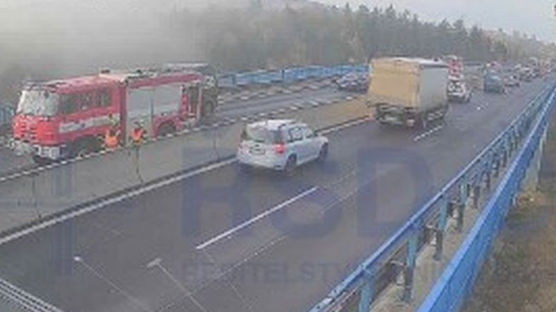 Dvě nehody naproti sobě zablokovaly dálnici D6 na Karlovarsku