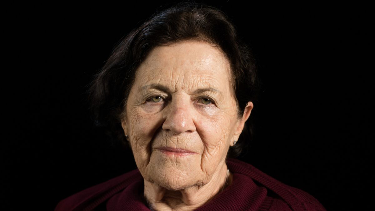 Spisovatelka, jež přežila holokaust, přiletěla do Česka. Krvácí mi srdce z toho, co se v Izraeli děje, říká