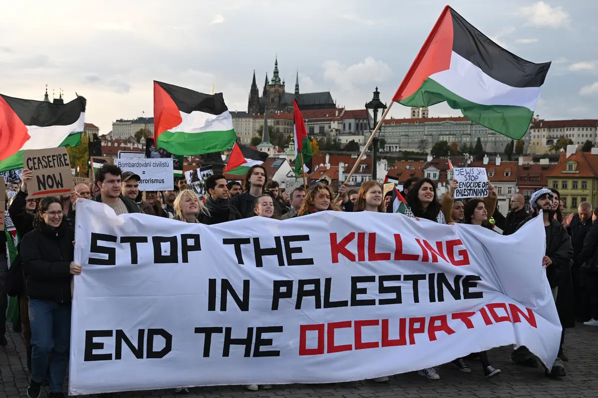 <p>Shromáždění a pochod na podporu Palestinců, 5. listopadu 2023, Praha. </p>