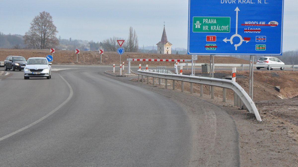 Soud zbavil dostavbu dálnice D11 překážky