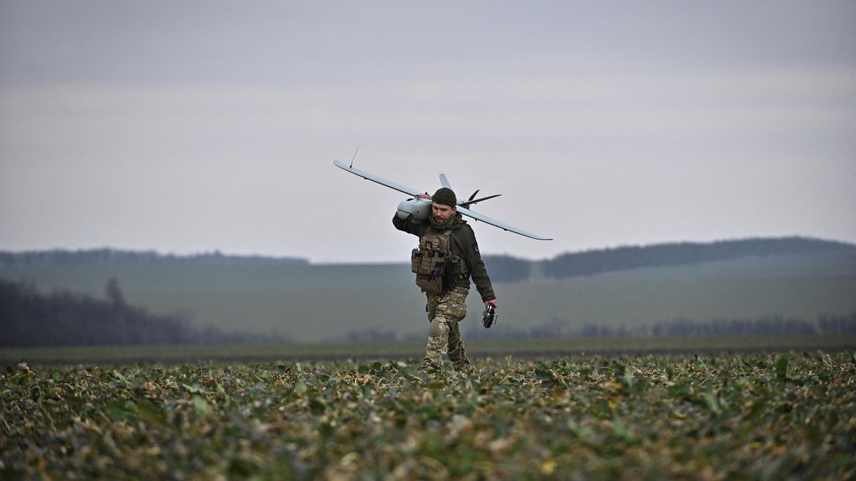 Ukrajina sestřelila 16 z 18 ruských dronů, Rusko šest