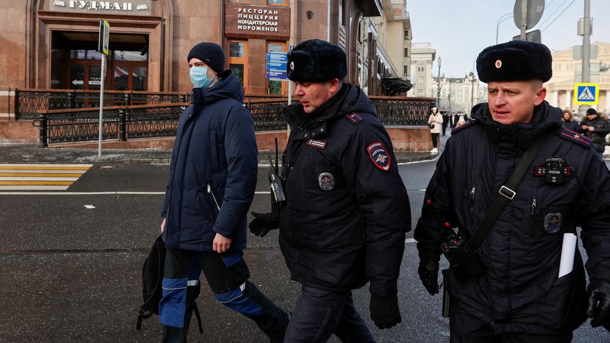 Z ruských či íránských cel volají Češi o pomoc. Do rizikových zemí jezdí navzdory varování