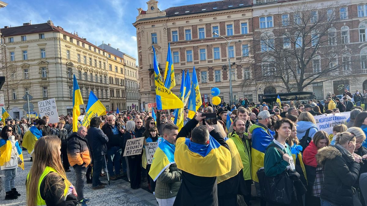Společně za Ukrajinu, lidé si připomínají výročí ruské agrese