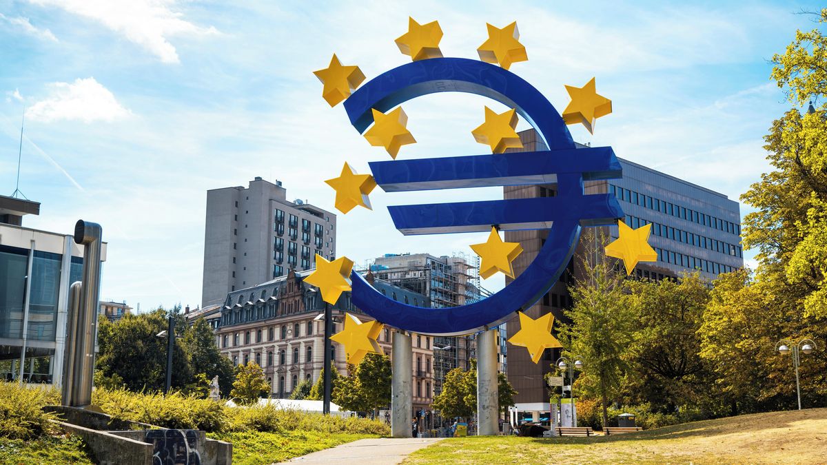 Inflace v eurozóně zrychlila. Evropská banka musí reagovat na ropný šok