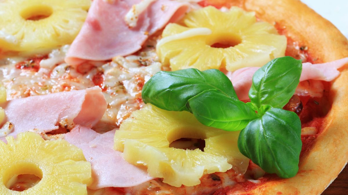 Galerie hrůzy. V Neapoli otevřeli pizzerii se svéráznou výstavkou