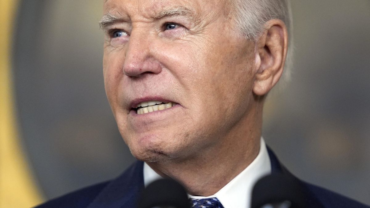 Biden nesprávně nakládal s tajnými dokumenty, obviněn ale nebude