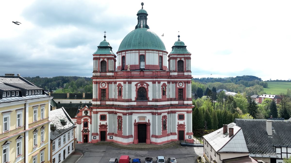 Nejvýznamnější barokní památka severních Čech láká na tajemné katakomby i hrob světice
