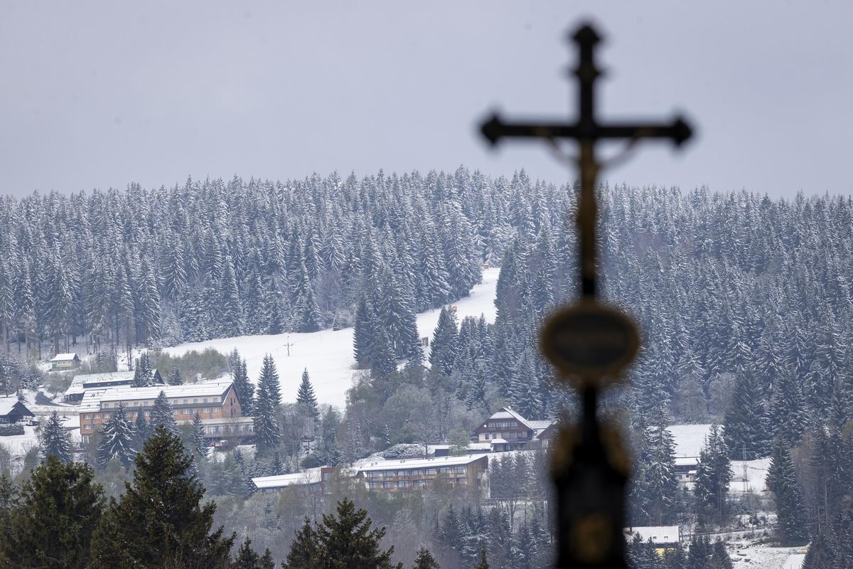 FOTO: Do Česka se vrátil sníh. Na Šumavě je klasická zima