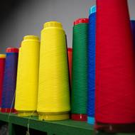 Barevná příze, která se používá na označování typu punčoch