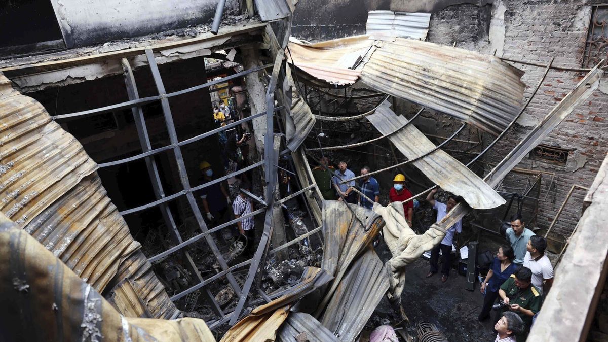 Při požáru obytné budovy v Hanoji zemřelo 14 lidí