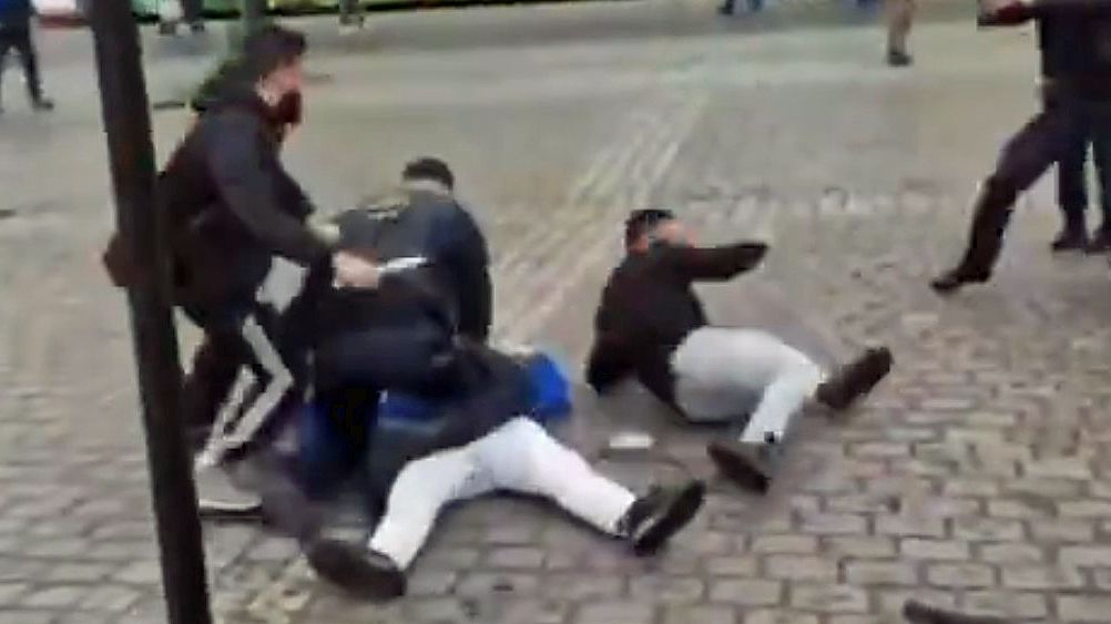 Děsivý útok v centru Mannheimu. Pobodali známého kritika islámu i policistu