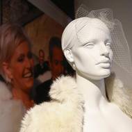 Helena - 60 let na scéně. Na snímku svatební šaty