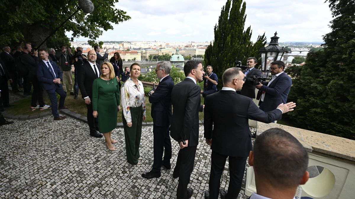 Česká iniciativa může proměnit situaci na bojišti, řekla na setkání státníků dánská premiérka