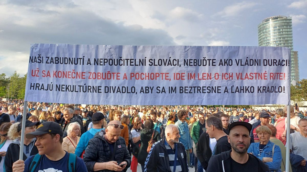 V Bratislavě se opět koná protest proti Ficově vládě