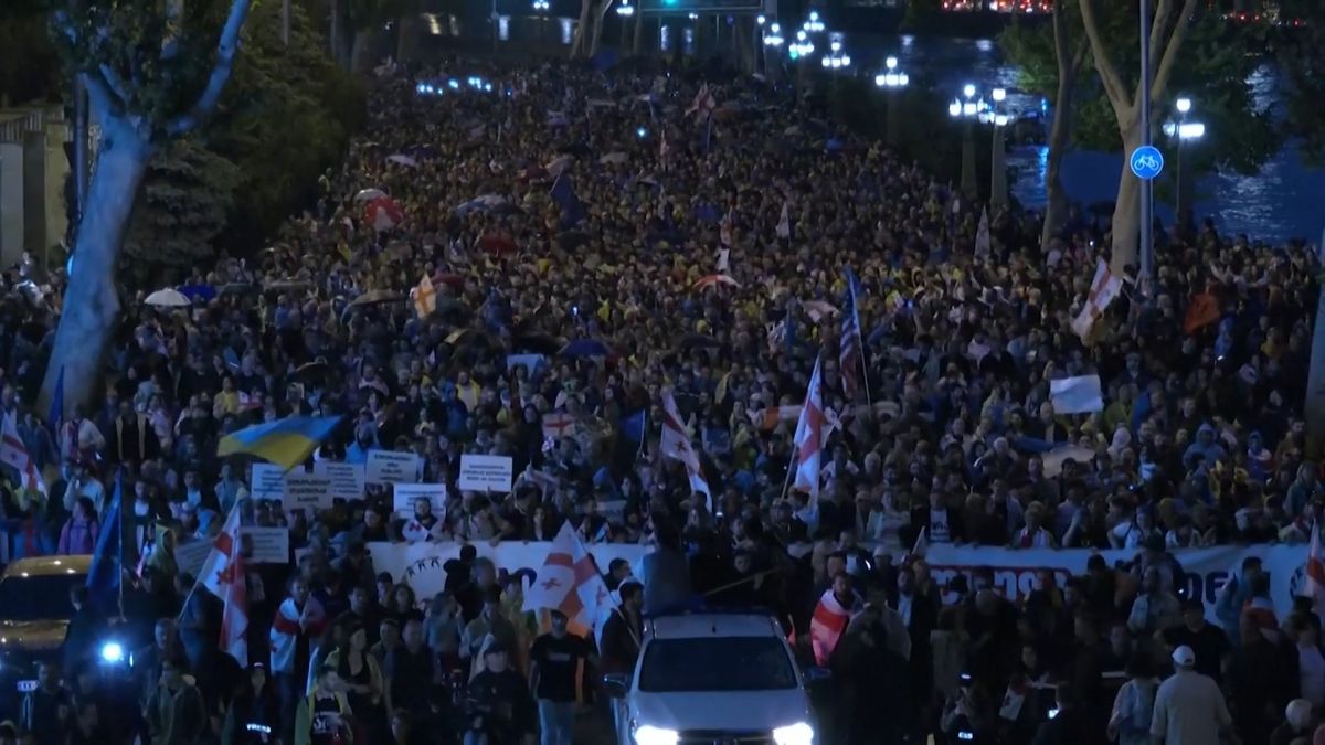 Do ulic Tbilisi vyšlo 50 tisíc lidí. Chystaný zákon o zahraničním vlivu vyvolal v Gruzii bouři