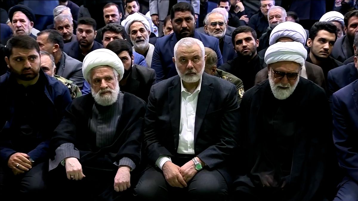 Na pohřbu íránského prezidenta se skandovalo „Smrt Americe a Izraeli“. Dorazil i šéf Hamásu