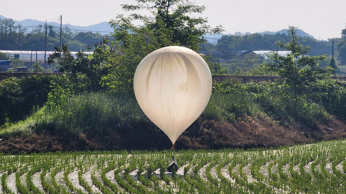 FOTO: Balonová ofenziva. Jihokorejci odpovídají na odpadky z KLDR