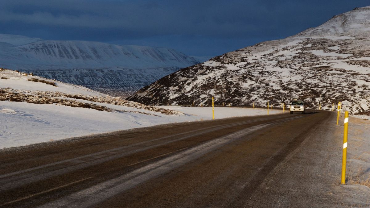 Při nehodě autobusu se na Islandu těžce zranili čeští turisté