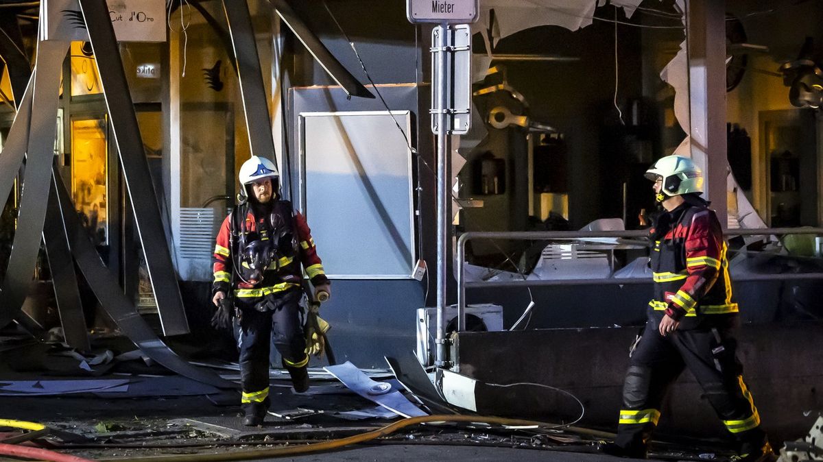 Exploze a požár v podzemních garážích ve Švýcarsku: dva mrtví a jedenáct zraněných