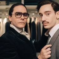 Becoming Karl Lagerfeld. Daniel Brühl jako ikona, která se dost nadřela, než došla na vrchol. Théodore Pellerin jako jeho milenec
