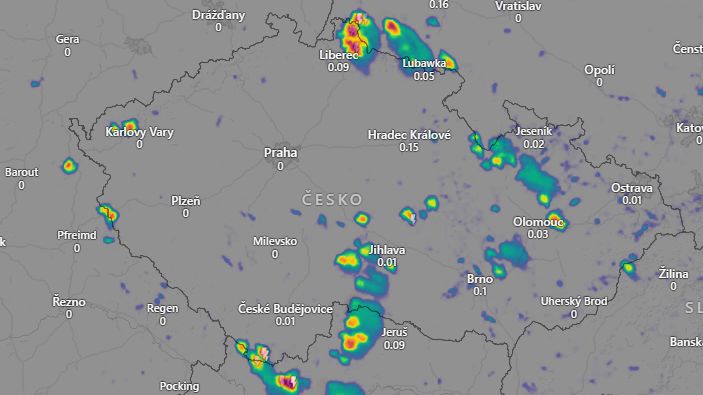 Meteorologové razantně rozšířili výstrahu před bouřkami i vedrem