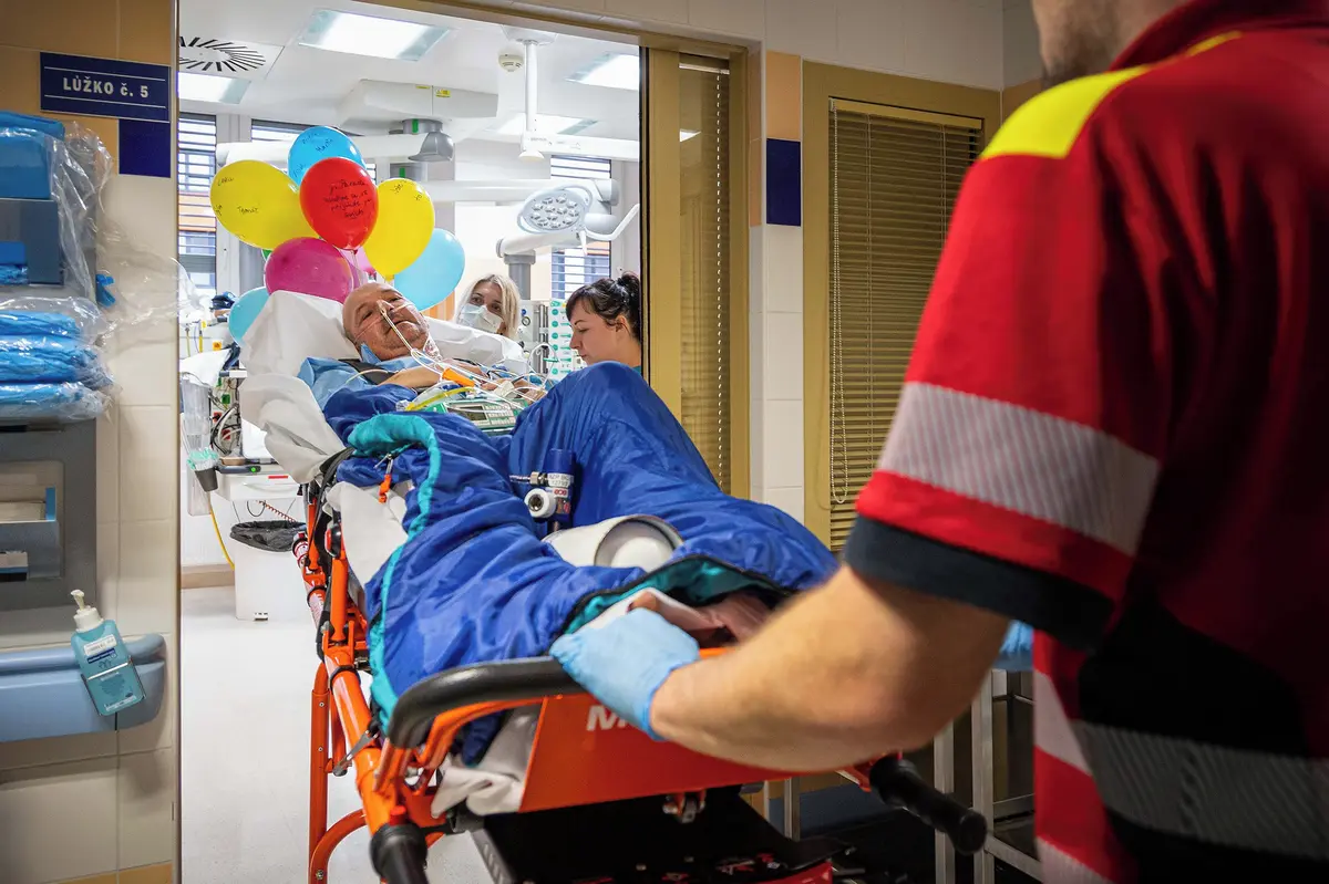 Petra Parasku převezli z Ostravy do Nemocnice Šumperk k další léčbě.
