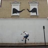 Umělec Banksy vytvořil v Londýně během týdne sedm děl.