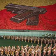 Masové vystoupení pionýrů a vojáků na festivalu Arirang.