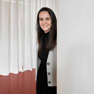 „Miluji přírodní materiály a mám obrovskou radost, že je preferuje čím dál více lidí,“ vysvětluje designérka.