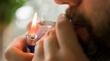 Kouření marihuany zhorší průběh nemoci covid-19, varují lékaři