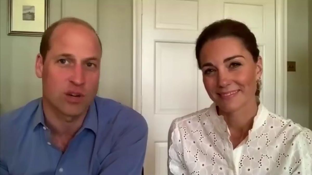 O pomoci na lince informoval princ Wiliam během video pravidelného videorozhovoru,kterého se s manželkou Kate princ účastní.