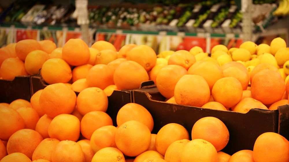 Podle pozměňovacího návrhu by se v roce 2021 muselo v obchodech povinně prodávat 55 procent českých potravin. Následně by se podíl tuzemských potravin každý rok navyšoval o pět procentních bodů až do roku 2027, kdy by dosáhl 85 procent.