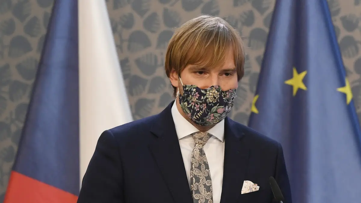 Od 1 Zari Se Vraci Povinne Rousky Do Vnitrnich Prostor A Verejne Dopravy Novinky Cz