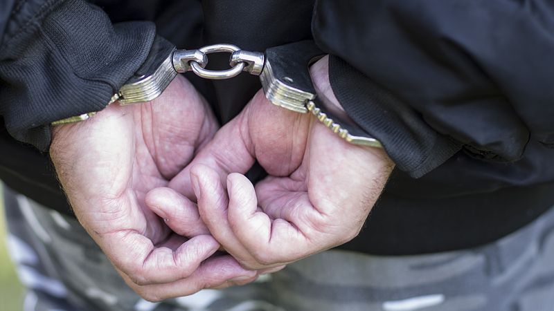 Muž na Opavsku zneužil desítky nezletilých dívek, platil jim a dával drogy